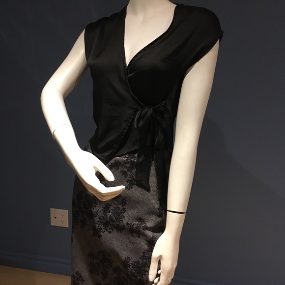 Black short sleeve blouse - Picture 8 of 10